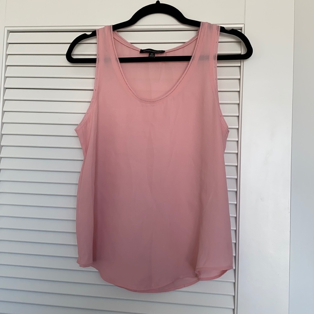 Banana republic XS pink tank! Never worn!! Brand new :)